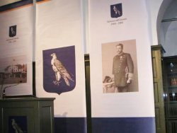 Heimastjórn 100 ára 2004. Stórir borðar