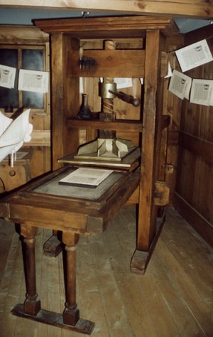 Bsna nkvm eftirger af prentverkinu (pressunni). Fyrirmyndin er prentverk Gutenbergs  Deutsches Museum  Munchen