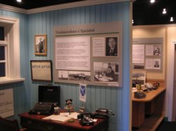 Kaupf�lagssafni� � Hvolsvelli. Skrifstofan � Rau�al�k