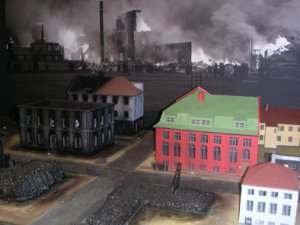 Mibjarbruninn. Af 120 ra afmlissningu Landsbankans 2006-07.  
Lkani sndi Kvosina  Reykjavk og au 15 hs sem uru eldi a br  
1915, ar  meal nreist strhsi Landsbankans.  bak vi lkani  
voru strar ljsmyndir af hsunum sem brunnu, eldsvoanum og  
uppbyggingunni eftir brunann