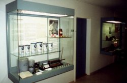 Lyfjafræðideild Háskóla Íslands. Munir úr Reykjavíkurapóteki