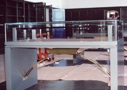 Sýningarborð í Þjóðmenningarhúsi. Hönnun: Hornsteinar. Glasbau Hahn